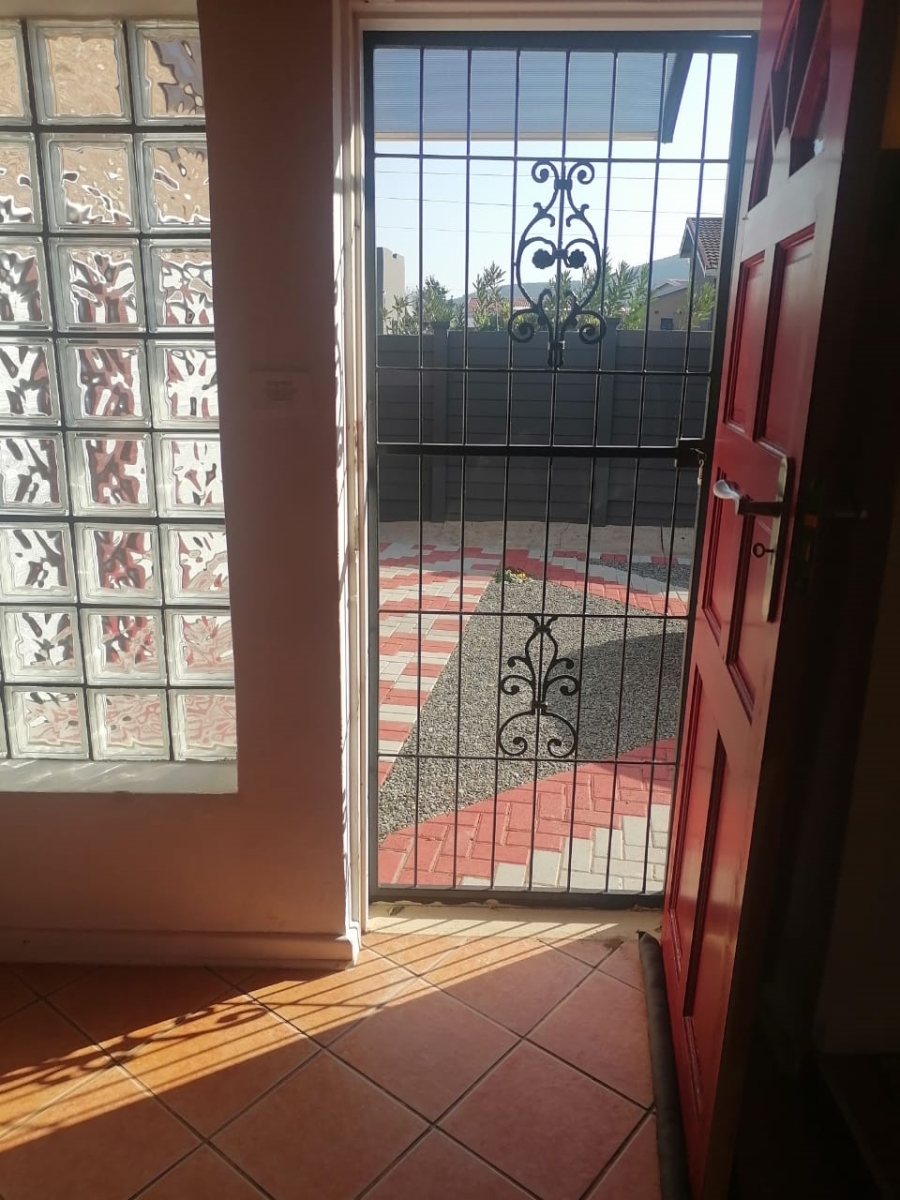 To Let 3 Bedroom Property for Rent in Madeira Park Eastern Cape